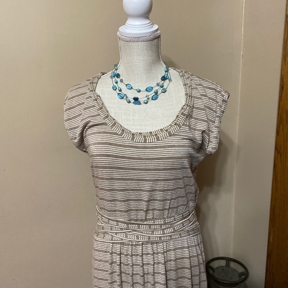 𝅺MAX EDITION SZ M TAN  STRETCH KNIT WAIST DRESS - Picture 2 of 7